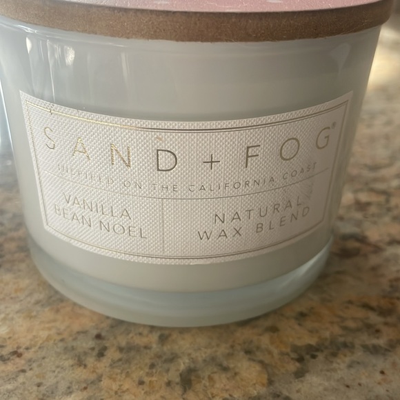 Sand & Fog Vanilla bean Noel candle. Merry & Bright cover - Picture 4 of 5